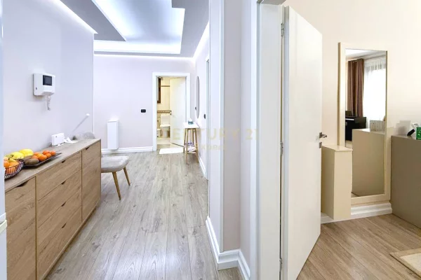 Shtepi me qera Vila Luksoze ne Tirane, 4+1, Mobilimi E mobiluar, Pagesa 6,000  Euro.