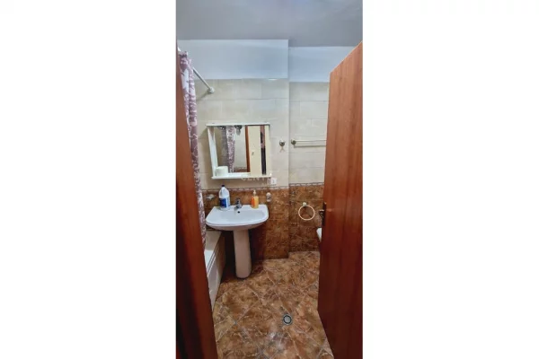 Shtepi me qera Apartament ne Tirane, 2+1, Mobilimi E mobiluar, Pagesa 700  Euro.