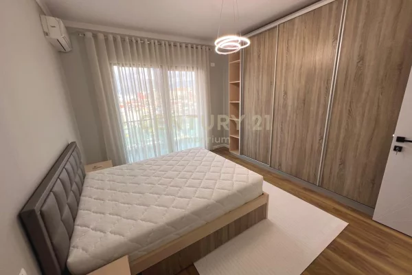 Shtepi ne shitje Apartament ne Tirane, 2+1, Mobilimi Pjeserisht e mobiluar, Pagesa 143,000  Euro.