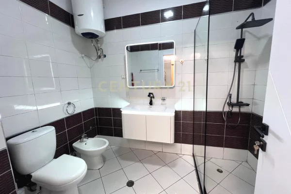 Shtepi ne shitje Apartament ne Tirane, 2+1, Mobilimi Pjeserisht e mobiluar, Pagesa 143,000  Euro.