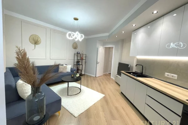 Apartament 1+1 per qira te Komuna e Parisit 650 € /Muaj