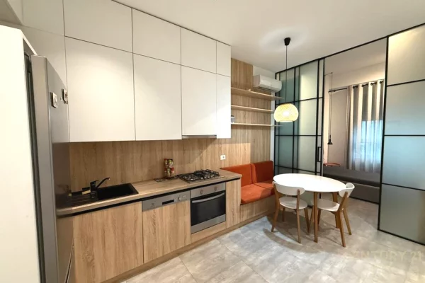 Shtepi ne shitje Apartament ne Tirane, 2+1, Mobilimi E mobiluar, Pagesa 165,000  Euro.