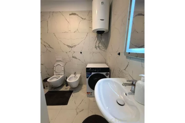 Shtepi me qera Apartament ne Tirane, 2+1, Mobilimi E mobiluar, Pagesa 550  Euro.