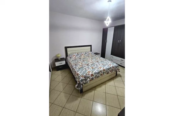 Shtepi me qera Apartament ne Tirane, 2+1, Mobilimi E mobiluar, Pagesa 500  Euro.