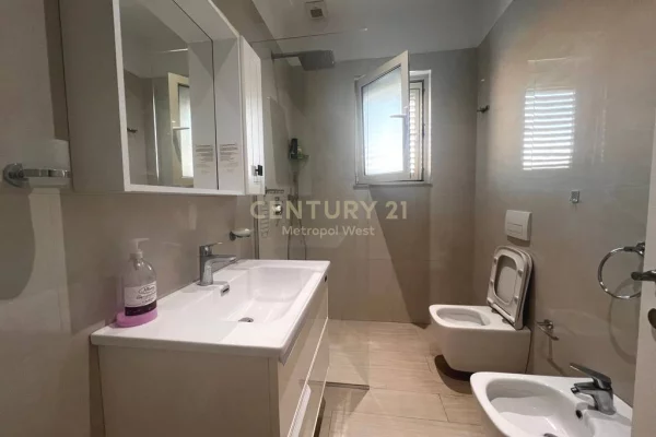 Shtepi me qera 2+1 ne Tirane - 650 Euro