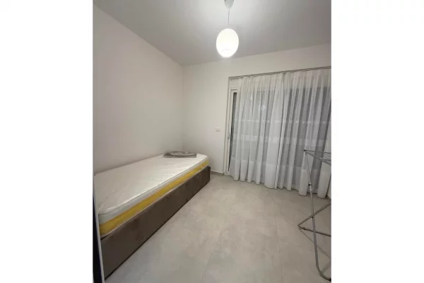 Shtepi me qera 2+1 ne Tirane - 700 Euro