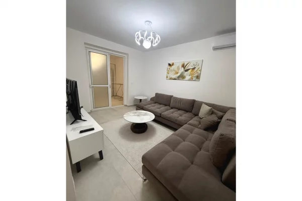 Shtepi me qera Apartament ne Tirane, 2+1, Mobilimi E mobiluar, Pagesa 700  Euro.