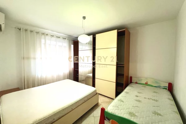 Shtepi me qera Apartament ne Tirane, 3+1, Mobilimi E mobiluar, Pagesa 650  Euro.