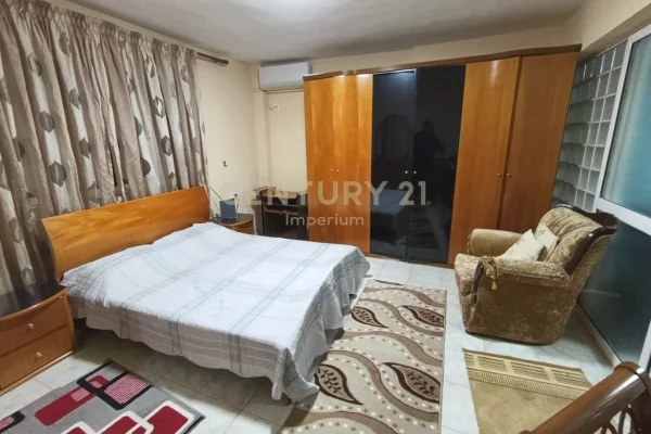 Shtepi me qera Apartament ne Tirane, 3+1, Mobilimi E mobiluar, Pagesa 500  Euro.