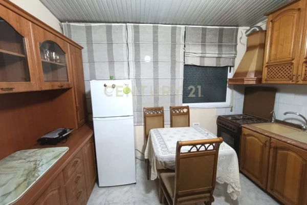 Shtepi me qera Apartament ne Tirane, 3+1, Mobilimi E mobiluar, Pagesa 500  Euro.