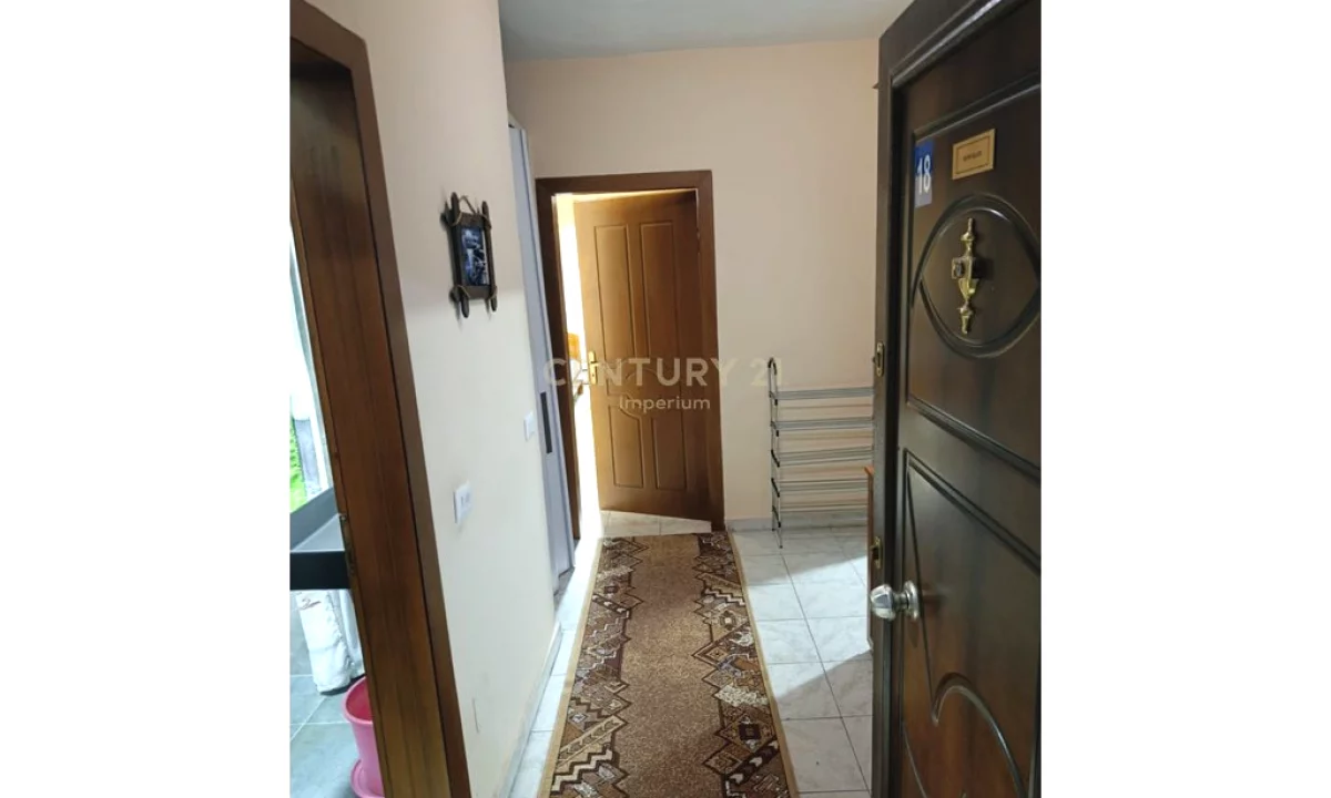 Shtepi me qera Apartament ne Tirane, 3+1, Mobilimi E mobiluar, Pagesa 500  Euro.