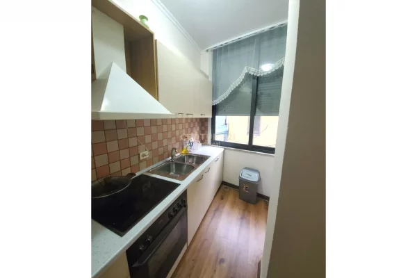 Shtepi me qera Apartament ne Tirane, 2+1, Mobilimi E mobiluar, Pagesa 550  Euro.