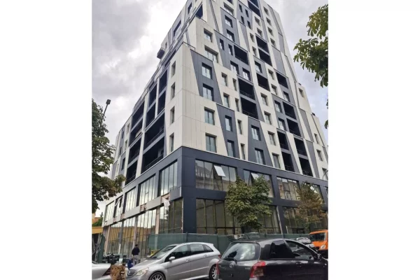 CORNER, BUZE RRUGE KRYESORE 160M2 Ambient Komercial me Qira – Rruga e Barrikadave, Qender, Tirane