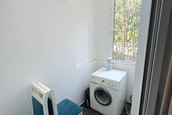 Shtepi ne shitje Apartament ne Tirane, Garsoniere, Mobilimi E mobiluar, Pagesa 98,000  Euro.