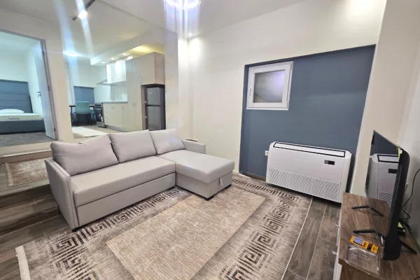 APARTAMENT 2+1 ME QIRA  RRUGA E BARRIKADAVE