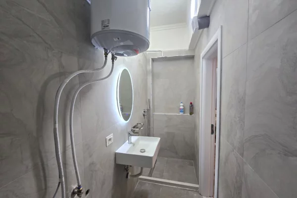 Shtepi me qera Apartament ne Tirane, 2+1, Mobilimi E mobiluar, Pagesa 70,000  Leke.