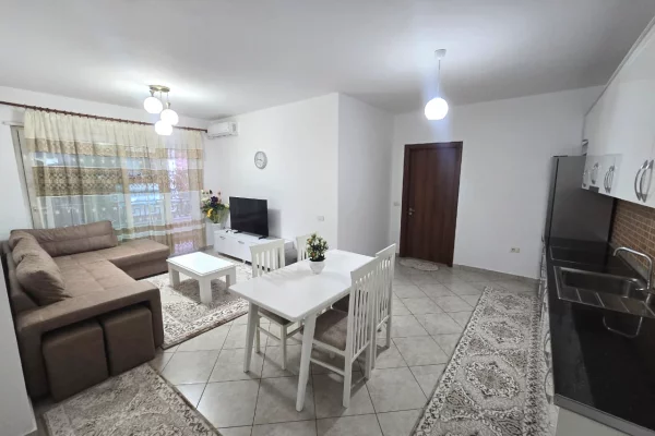 Shtepi me qera 2+1 ne Tirane - 600 Euro