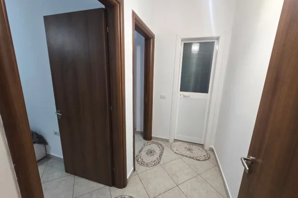 Shtepi me qera Apartament ne Tirane, 2+1, Mobilimi E mobiluar, Pagesa 600  Euro.