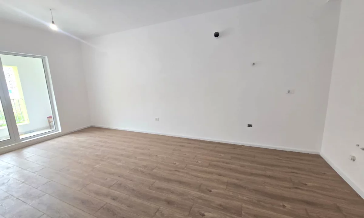 Shtepi ne shitje Apartament ne Tirane, 2+1, Mobilimi Bosh, pa mobiluar, Pagesa 130,000  Euro.