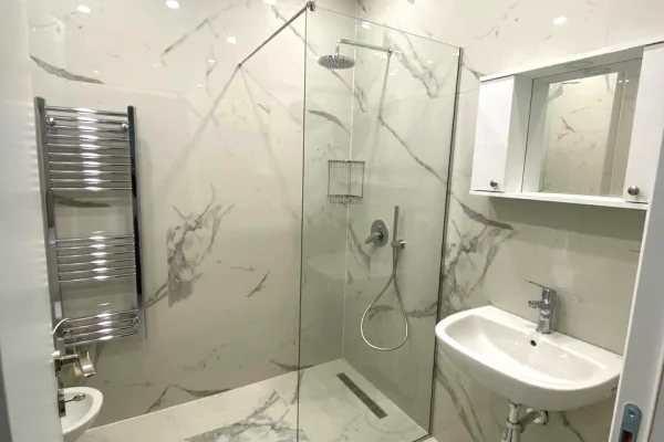 Shtepi me qera Apartament ne Tirane, 1+1, Mobilimi E mobiluar, Pagesa 55,000  Leke.