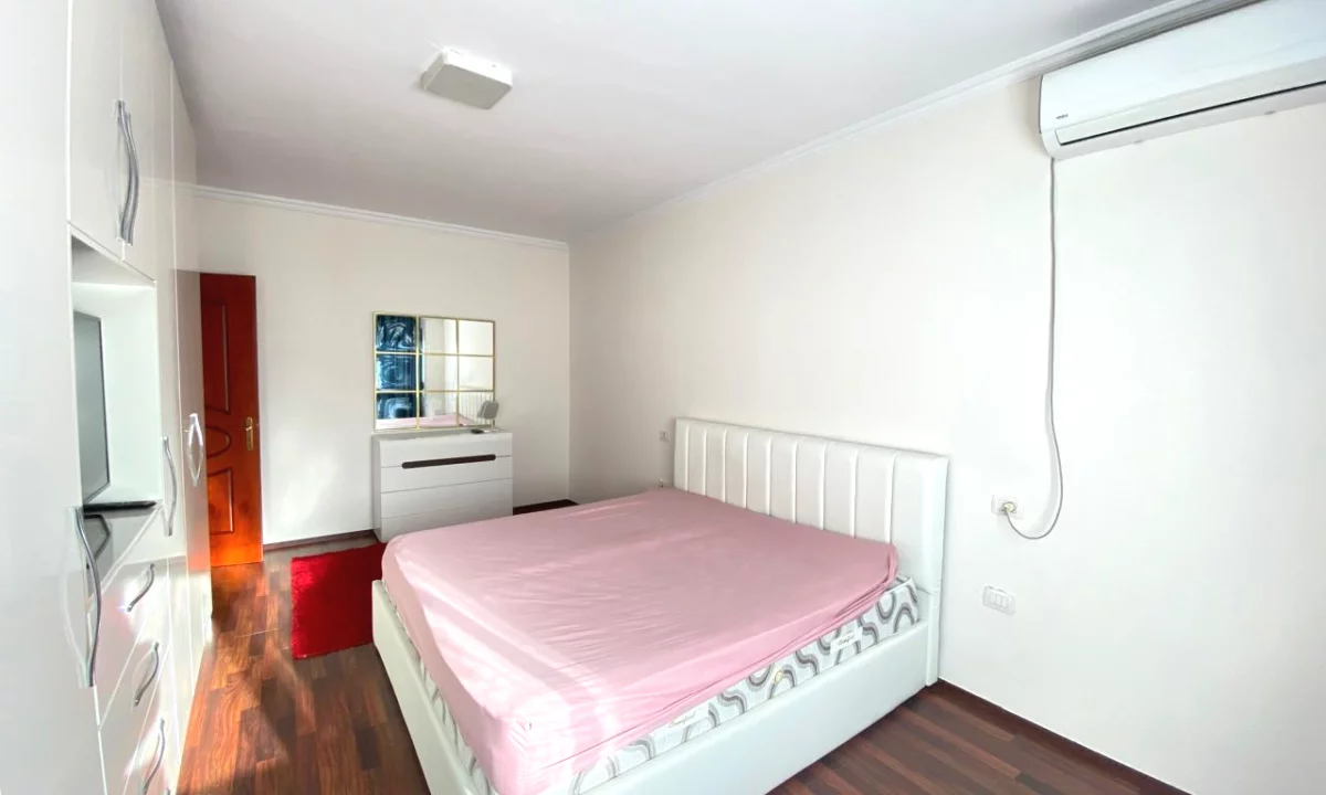 Appartamento in affitto a Tirana 2+1, Arredato