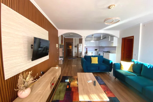 Appartamento in affitto a Tirana 2+1, Arredato