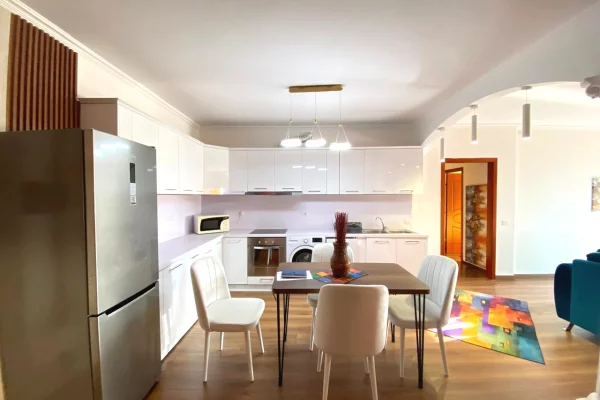 Appartamento in affitto a Tirana 2+1, Arredato