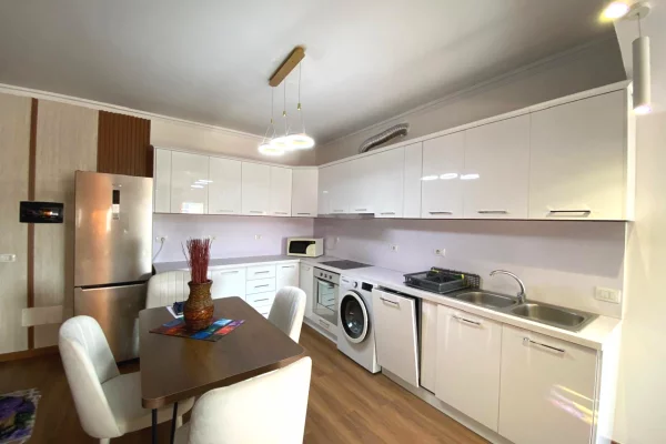 Appartamento in affitto a Tirana 2+1, Arredato