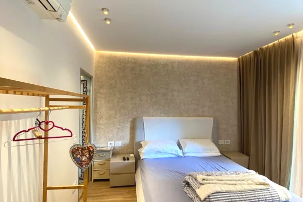 Shtepi me qera Apartament ne Tirane, 2+1, Mobilimi E mobiluar, Pagesa 950  Euro.