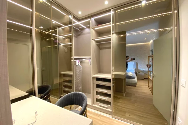 Shtepi me qera Apartament ne Tirane, 2+1, Mobilimi E mobiluar, Pagesa 950  Euro.