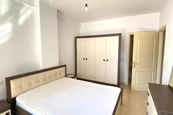 Shtepi ne shitje Apartament ne Tirane, 2+1, Mobilimi E mobiluar, Pagesa 160,000  Euro.