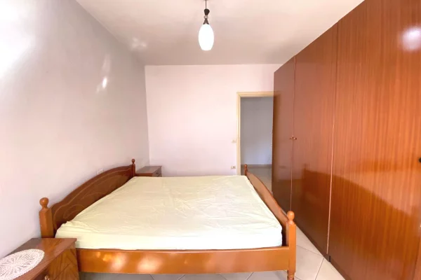 Shtepi ne shitje Apartament ne Tirane, 2+1, Mobilimi E mobiluar, Pagesa 160,000  Euro.
