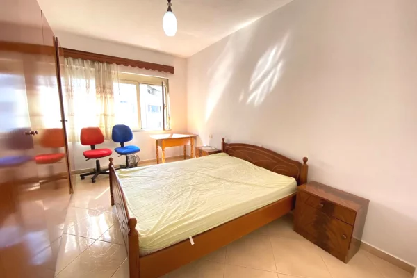 Shtepi ne shitje Apartament ne Tirane, 2+1, Mobilimi E mobiluar, Pagesa 160,000  Euro.