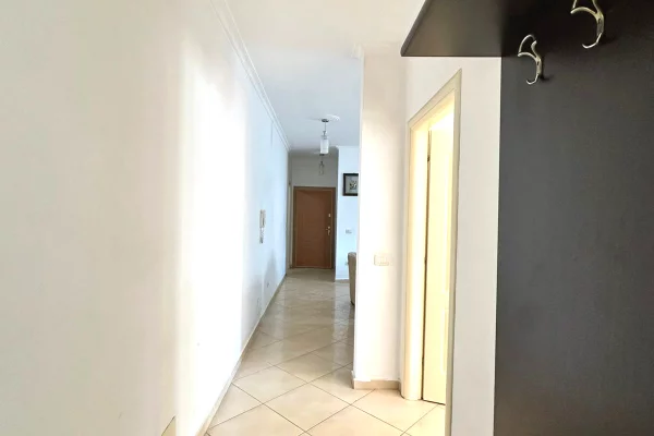 Shtepi ne shitje Apartament ne Tirane, 2+1, Mobilimi E mobiluar, Pagesa 160,000  Euro.