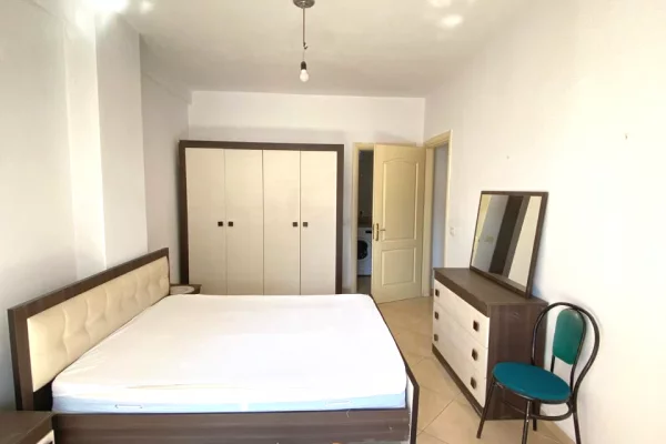 Shtepi ne shitje Apartament ne Tirane, 2+1, Mobilimi E mobiluar, Pagesa 160,000  Euro.