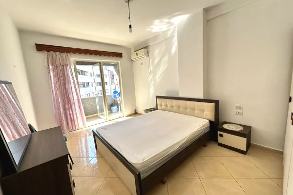 Shtepi ne shitje Apartament ne Tirane, 2+1, Mobilimi E mobiluar, Pagesa 160,000  Euro.
