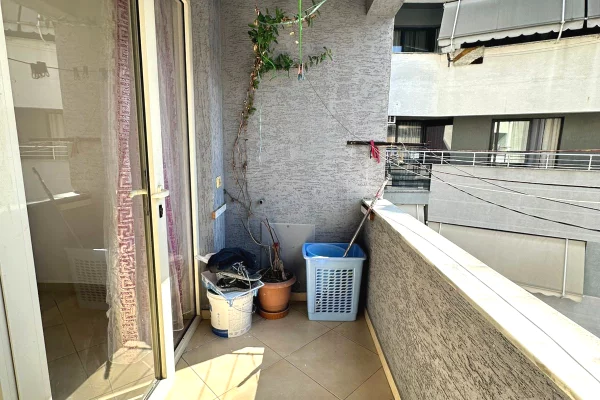 Shtepi ne shitje Apartament ne Tirane, 2+1, Mobilimi E mobiluar, Pagesa 160,000  Euro.