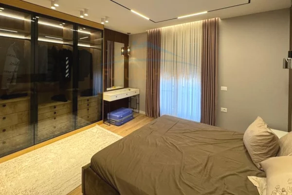 Shtepi me qera Apartament ne Tirane, 2+1, Mobilimi E mobiluar, Pagesa 1,800  Euro.