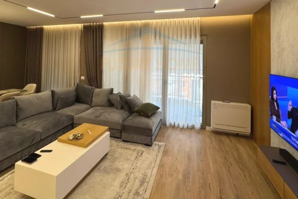 Shtepi me qera Apartament ne Tirane, 2+1, Mobilimi E mobiluar, Pagesa 1,800  Euro.