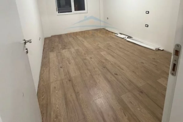 Shtepi me qera Apartament ne Tirane, 1+1, Mobilimi Bosh, pa mobiluar, Pagesa 700  Euro.