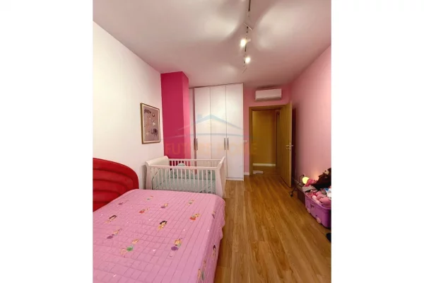 Shtepi ne shitje Apartament ne Tirane, 2+1, Mobilimi E mobiluar, Pagesa 310,000  Euro.