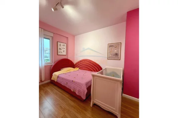 Shtepi ne shitje Apartament ne Tirane, 2+1, Mobilimi E mobiluar, Pagesa 310,000  Euro.