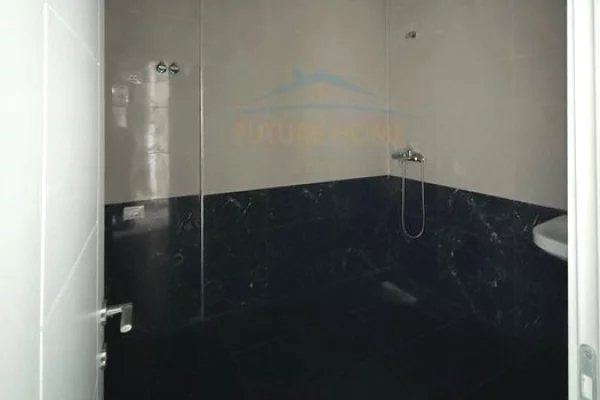 Shtepi ne shitje Apartament ne Tirane, 2+1, Mobilimi Bosh, pa mobiluar, Pagesa 122,000  Euro.