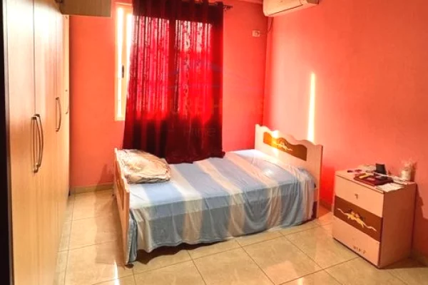 Shtepi me qera Apartament ne Tirane, 2+1, Mobilimi E mobiluar, Pagesa 450  Euro.