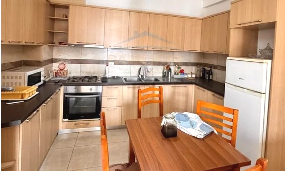 Shtepi me qera Apartament ne Tirane, 2+1, Mobilimi E mobiluar, Pagesa 450  Euro.