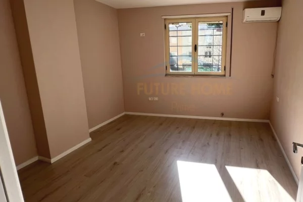 Ambient biznesi me qera 3+1 ne Tirane - 1,000 Euro