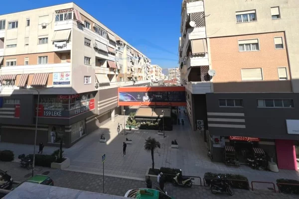 Me qera ambient zyrash 3+1  ne Komunen e Parisit, Tirane