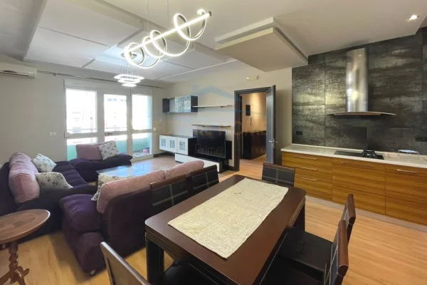 Shtepi ne shitje Apartament ne Tirane, 2+1, Mobilimi E mobiluar, Pagesa 157,000  Euro.