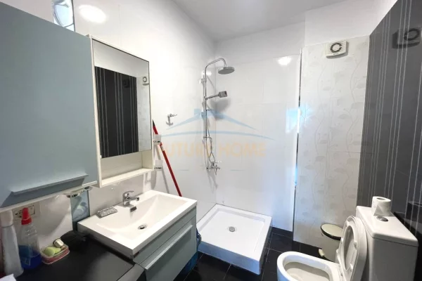 Shtepi ne shitje Apartament ne Tirane, 2+1, Mobilimi E mobiluar, Pagesa 157,000  Euro.