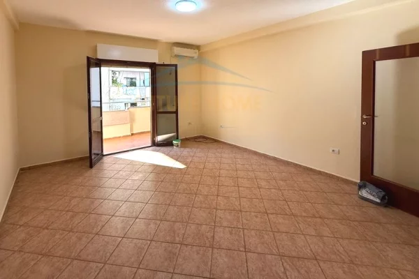 Ambient biznesi me qera 3+1 ne Tirane - 750 Euro